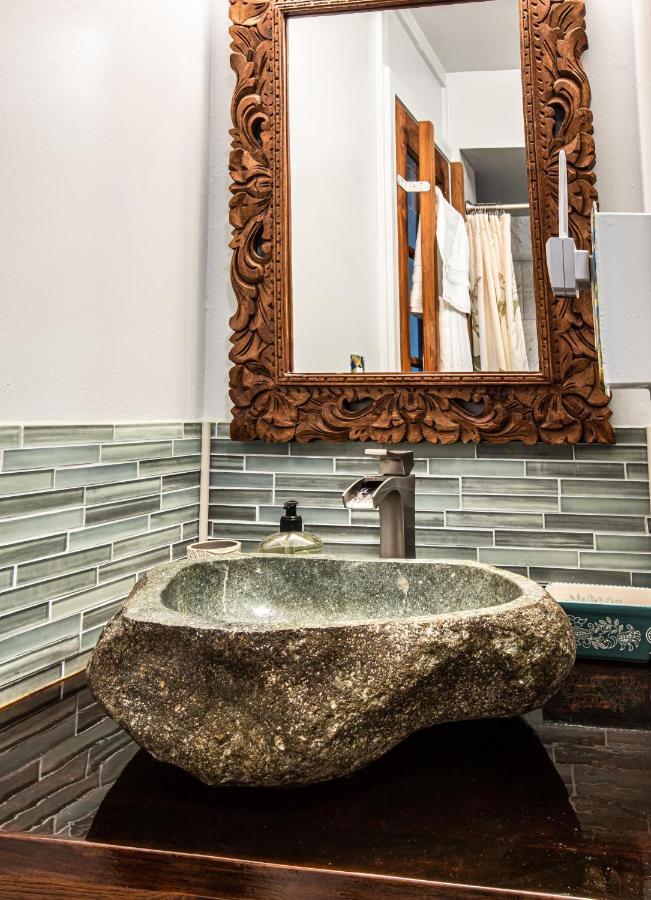 Breezy Beachfront Bali-Style Haven 180 Degree Oceanview Hau'ula Exterior foto